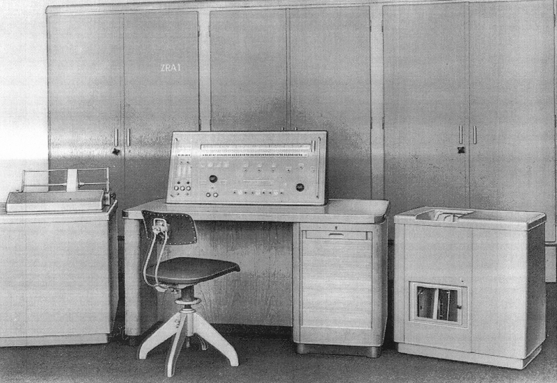 Zeissrechner ZRA 1 (1963-1971) mit Trommelspeicher 24KByte und Lochkartenleser