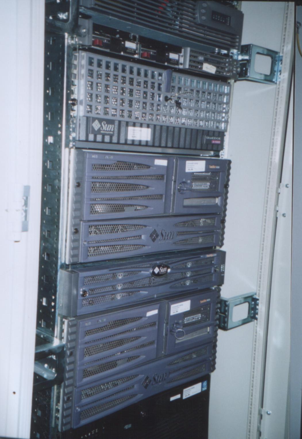 Serverschrank mit Sunservern